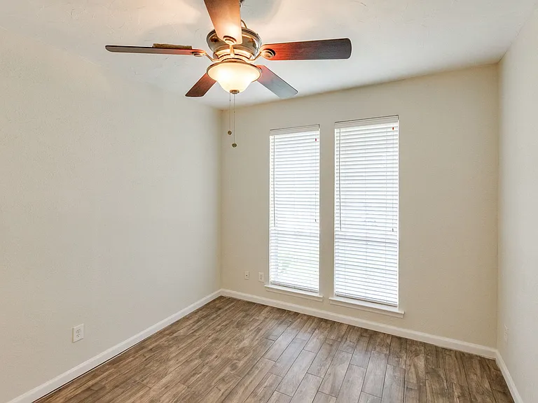 425 Provincetown Ln — Photo 31