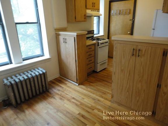 2nd image of 621 W Melrose St APT J3
