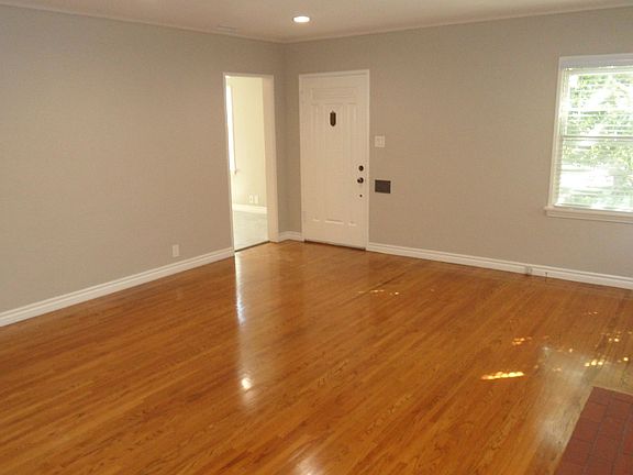 5th image of 315 E River Ave