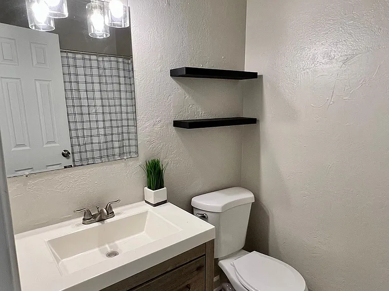 1186 Oregon Ave — Photo 7