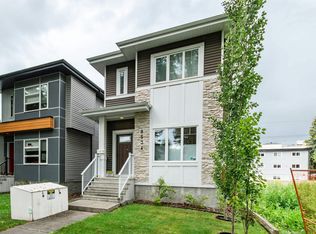 8534 81st Ave NW, Edmonton, AB T6C 0W4