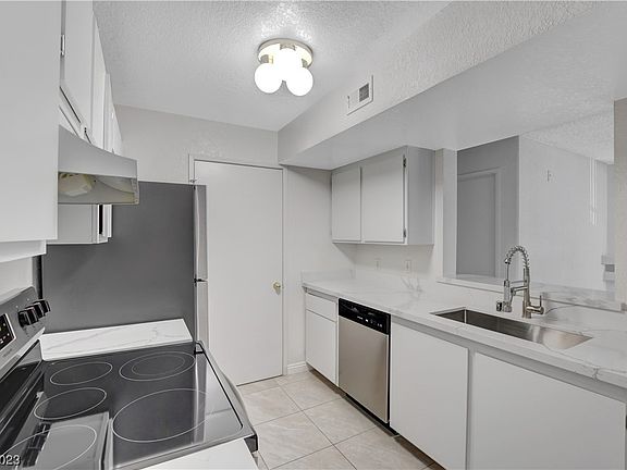 3rd image of 5260 Mission Monterey Ln APT 202