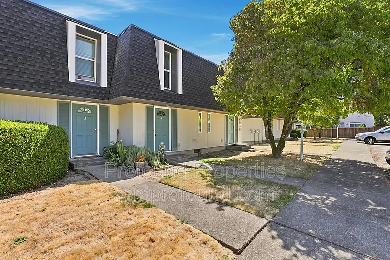 2 bed, 1.5 bath, 1010 sqft, $1,745 — Photo 1