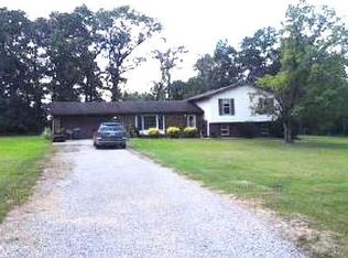 10789 E Cedar Hills Rd, Mount Vernon, IL 62864