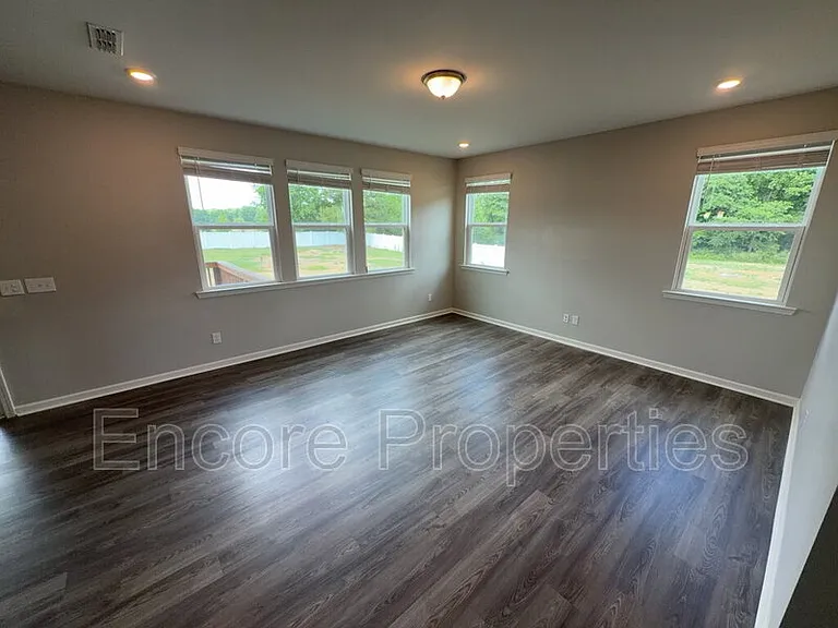 7704 Chestnut Creek Ct — Photo 5