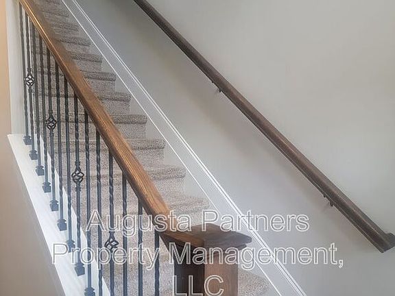 3rd image of 257 Tulip Dr
