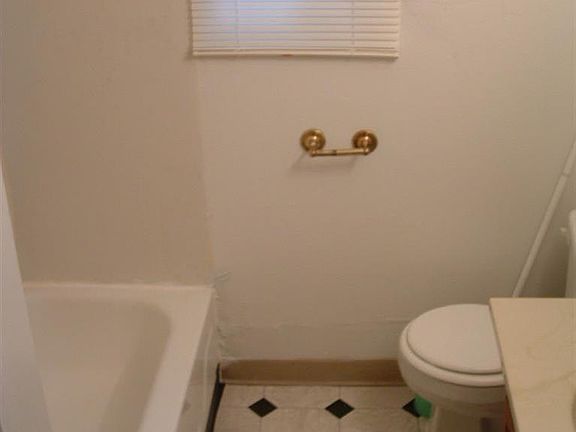 4th image of 1013 McLain St