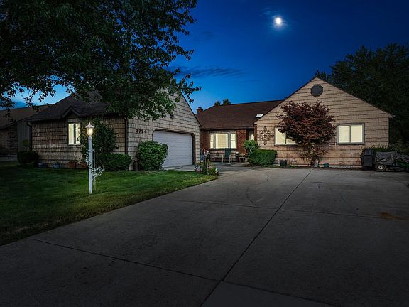 2nd image of 3724 Saint Andrews Pl
