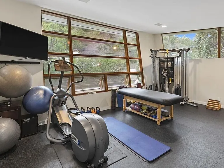 3600 Mandeville Canyon Rd — Photo 19