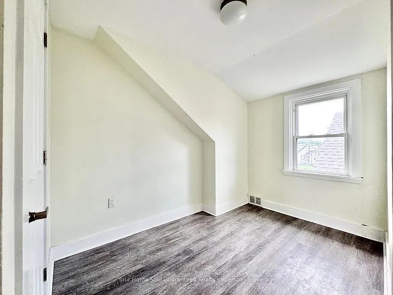 232 Grantham Ave #UPPER — Photo 6