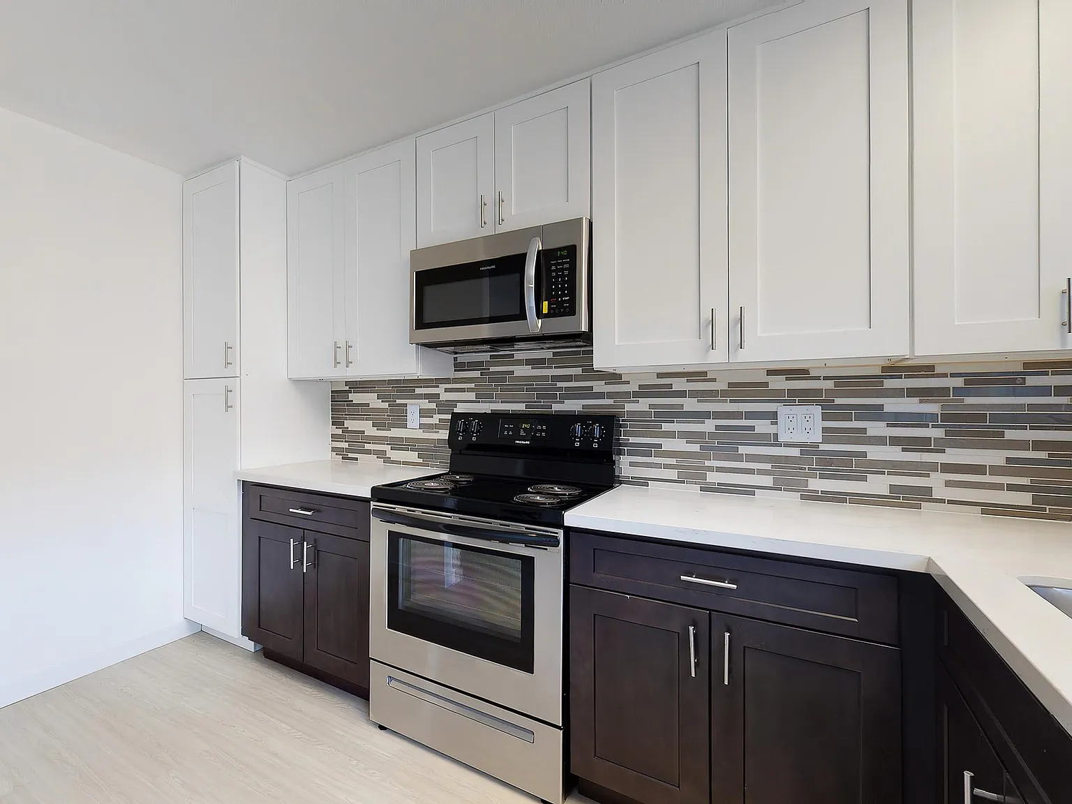 Saddleback Ranch Apartments — Photo 2