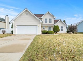 913 Barton Ln, Peotone, IL 60468