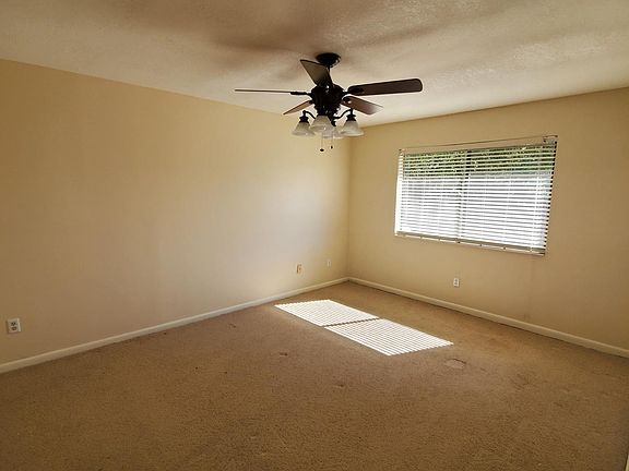 4th image of 1030 Ward Cir