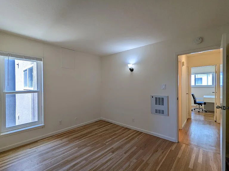 Vanguard Apartments — Photo 21