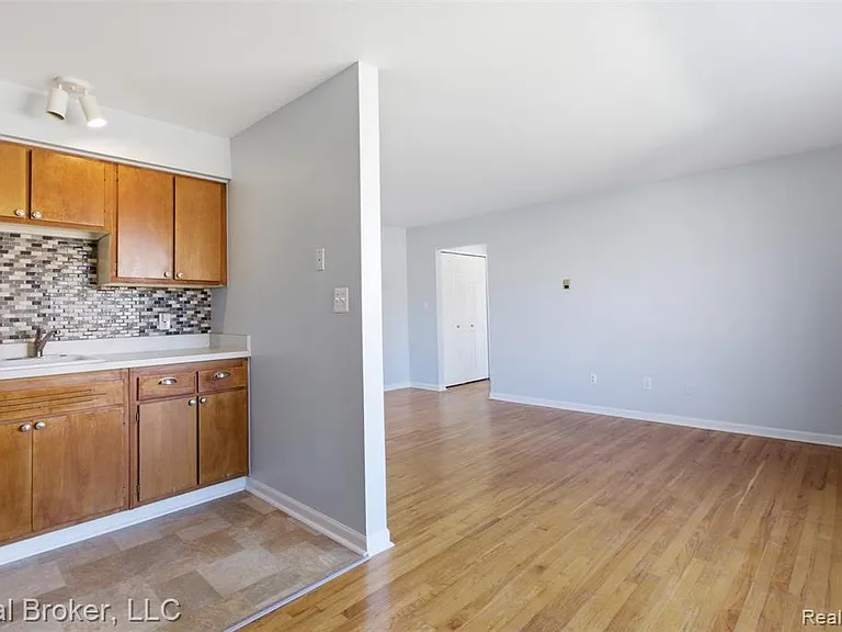 4840 Briarwood Ave #2 — Photo 12