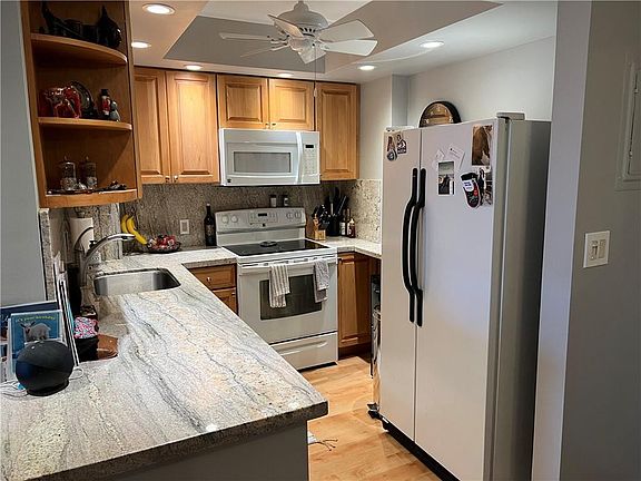 2nd image of 1625 SE 10th Avenue #604