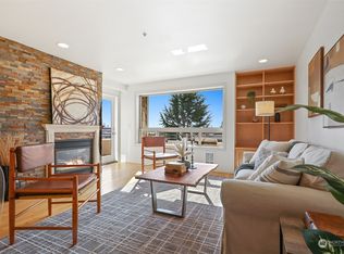 2312 W Boston St APT 302, Seattle, WA 98199