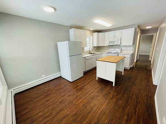 3rd image of 261 Wayne Ct #2