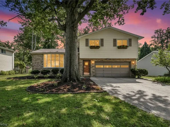 24397 Noreen Dr, North Olmsted, OH 44070
