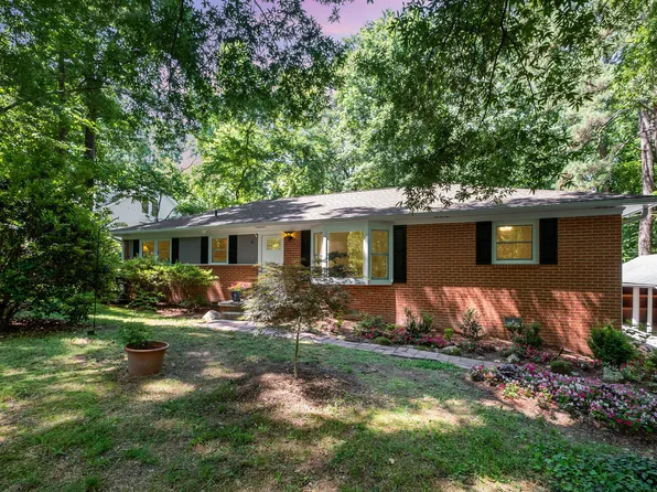 4 Dogwood Acres Dr, Chapel Hill, NC 27516