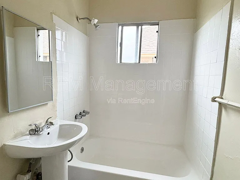 1154 S Normandie Ave #203 — Photo 6