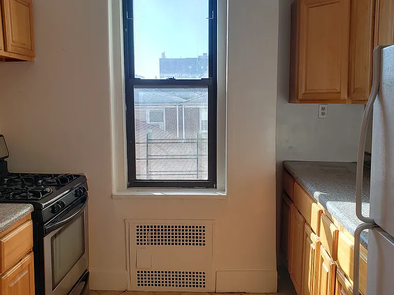 2245 E 19th St #D7 — Photo 18