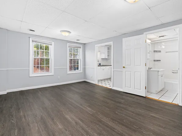 70 Saint Paul St #2L, North Smithfield, RI 02896