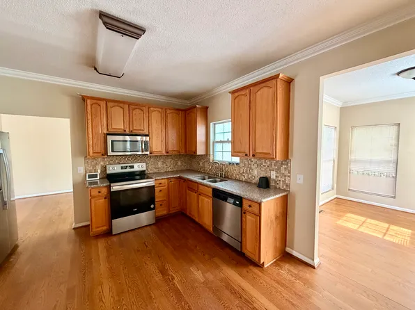 5223 Ivy Ridge Ln, Winston Salem, NC 27104