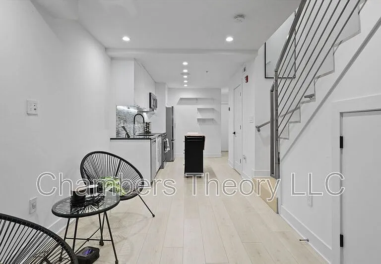 4 R St NW #5 — Photo 9