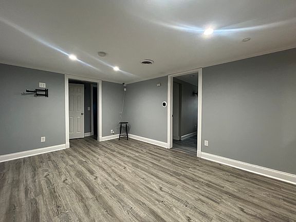 5th image of 532 N Randall Rd