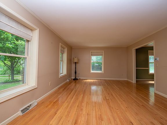 5th image of 7 Maurice Ln