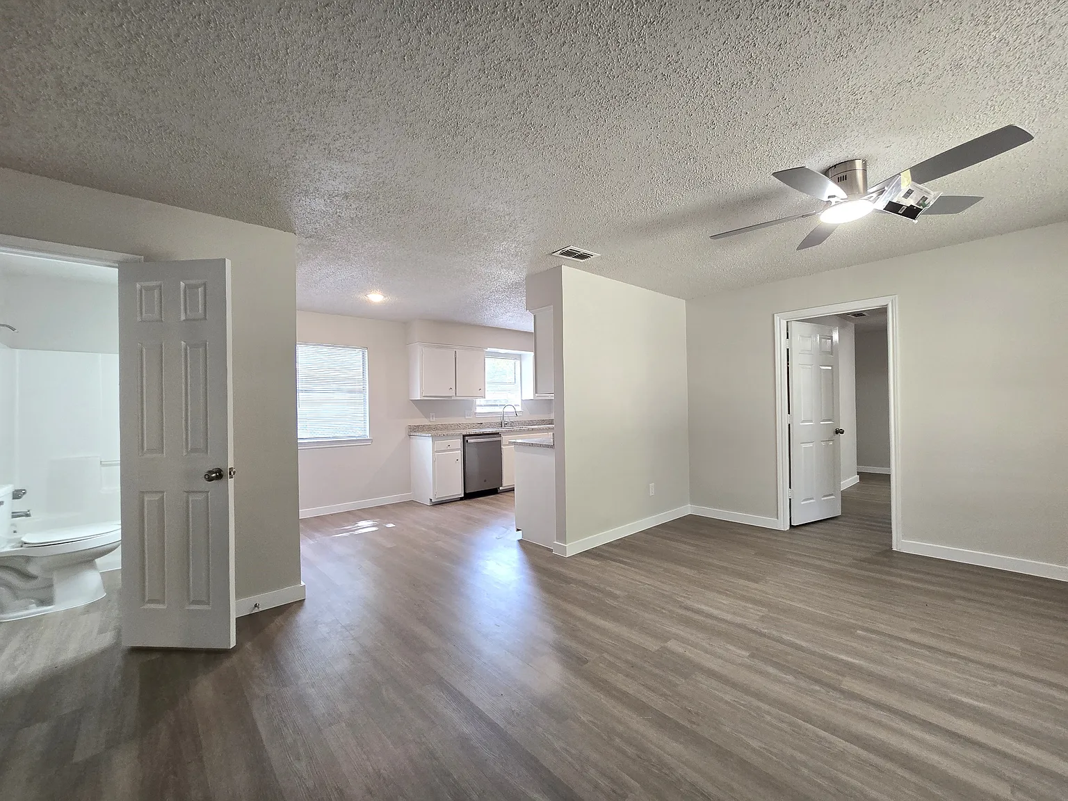 3 bed, 1152 sqft, $1,550 — Photo 1