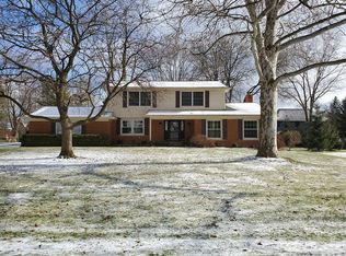 5695 Beechview Dr, Rochester, MI 48306