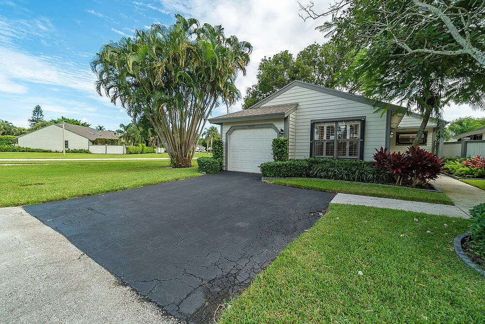 2 bed, 2.0 bath, 1231 sqft, $7,000 — Photo 1