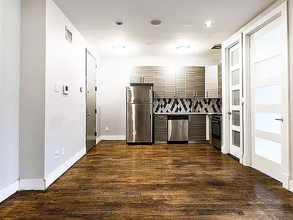 2nd image of 1493 Gates Ave APT 1R