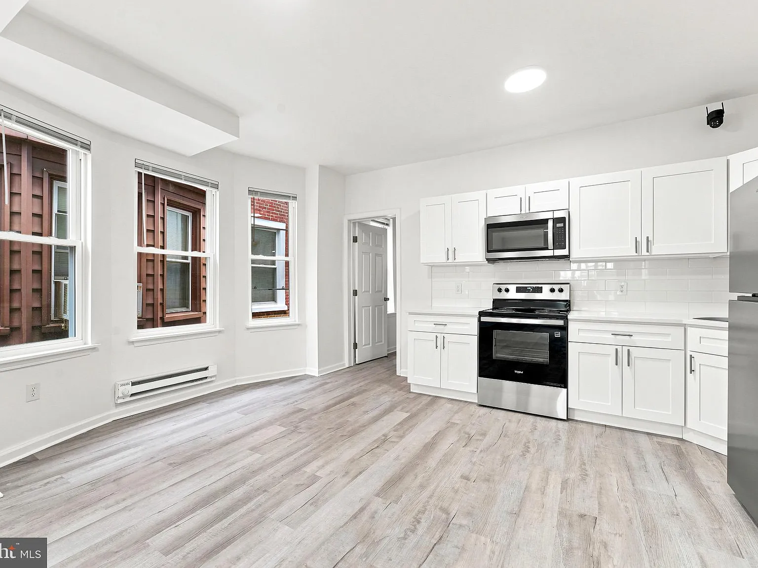 5 bed, 1.5 bath, 1500 sqft, $2,553 — Photo 3