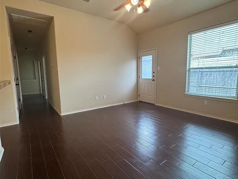 1112 Brendon Lee Ln — Photo 7