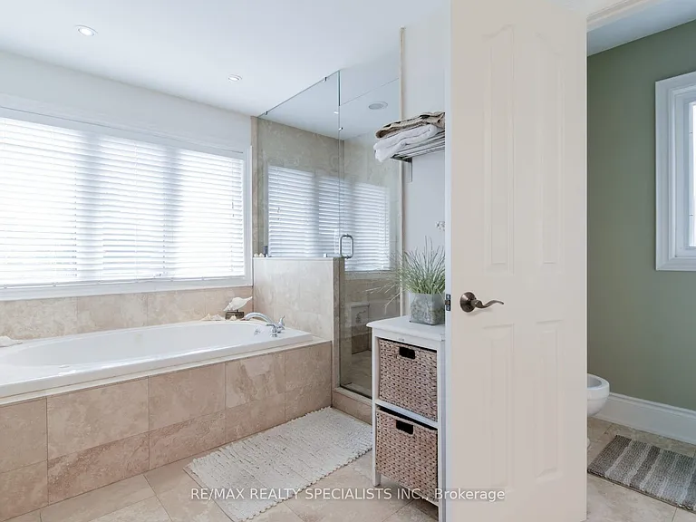 7 Scott Dr #UPPER — Photo 24