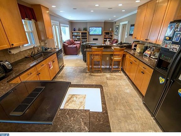 4th image of 202 Woodland Dr