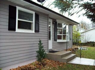 5858 S 43rd St, Greenfield, WI 53220