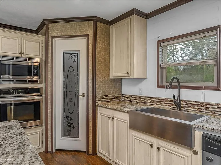 132 Nelson Dr — Photo 17