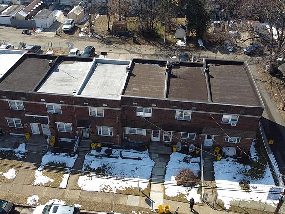 3rd image of 3728 Schleicher Ave