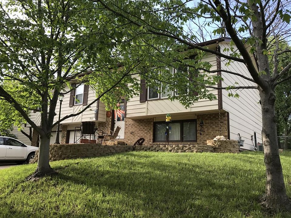 2nd image of 711 Medina Dr
