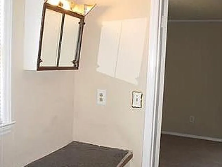 705 Mapleleaf Ln — Photo 2