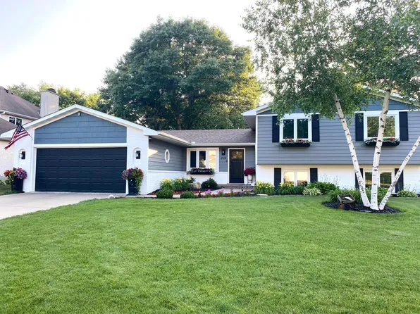 2129 Arkwright St N, Maplewood, MN 55117