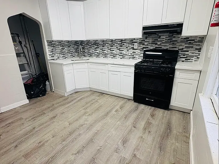 222 Weequahic Ave — Photo 1