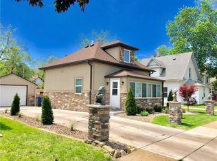 2323 E Walnut St, Des Moines, IA 50317