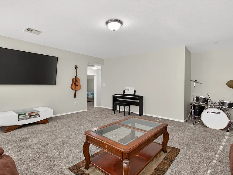 1004 S 75th St — Photo 36