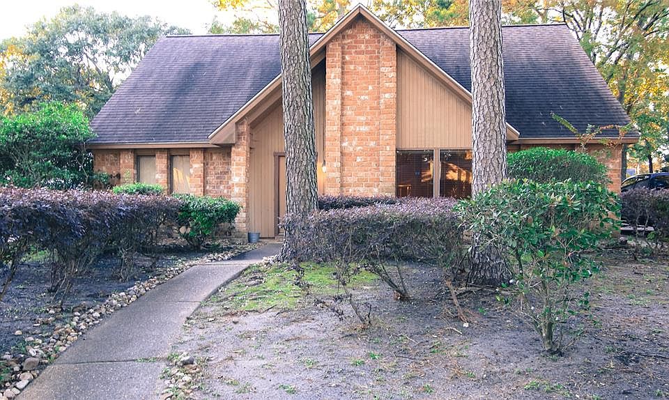 1st image of 2939 Brookdale Dr