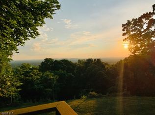 942 Sunset Rdg, Bridgewater, NJ 08807